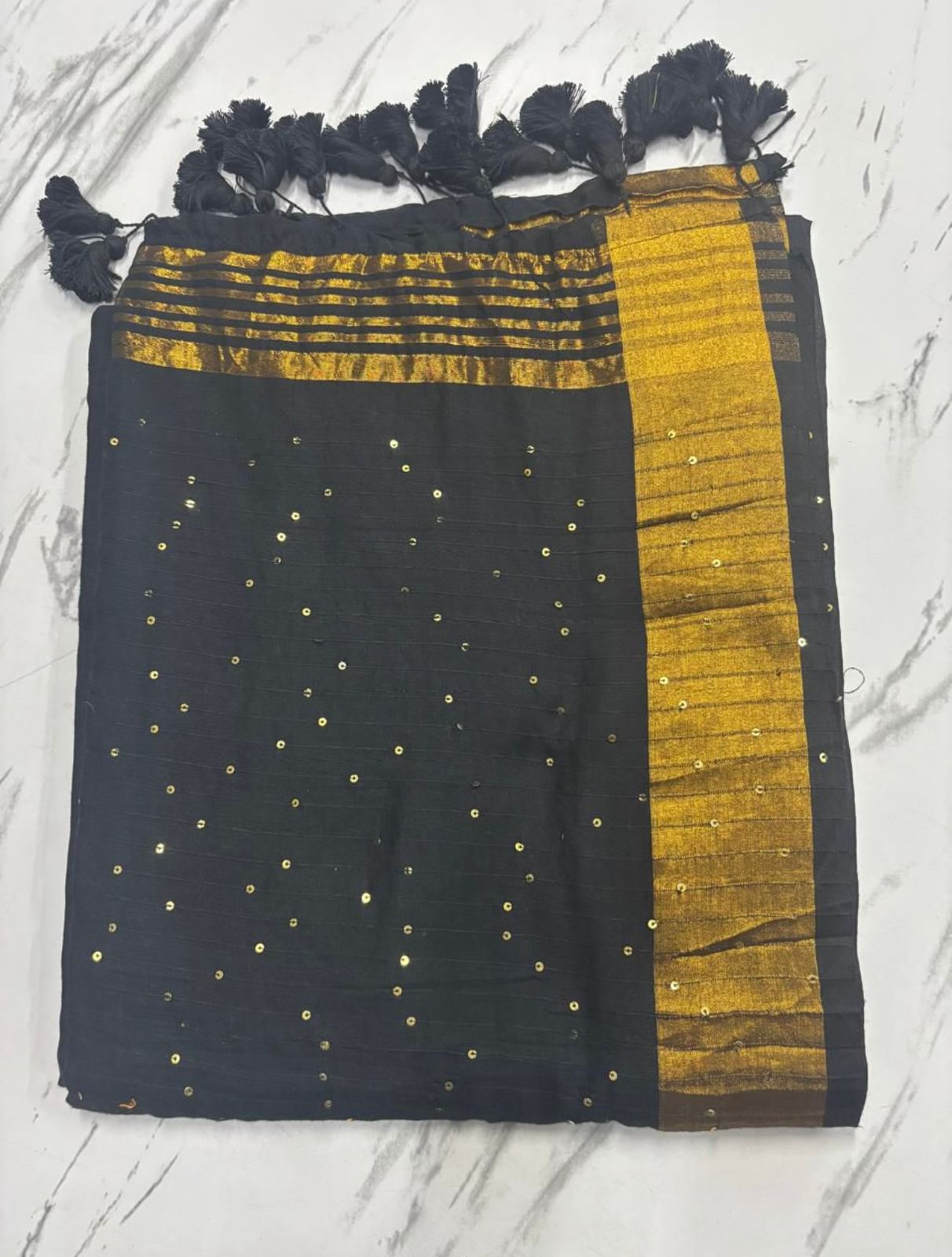 Elegant Mul Cotton Saree with Sequinned Pallu & Zari Borders