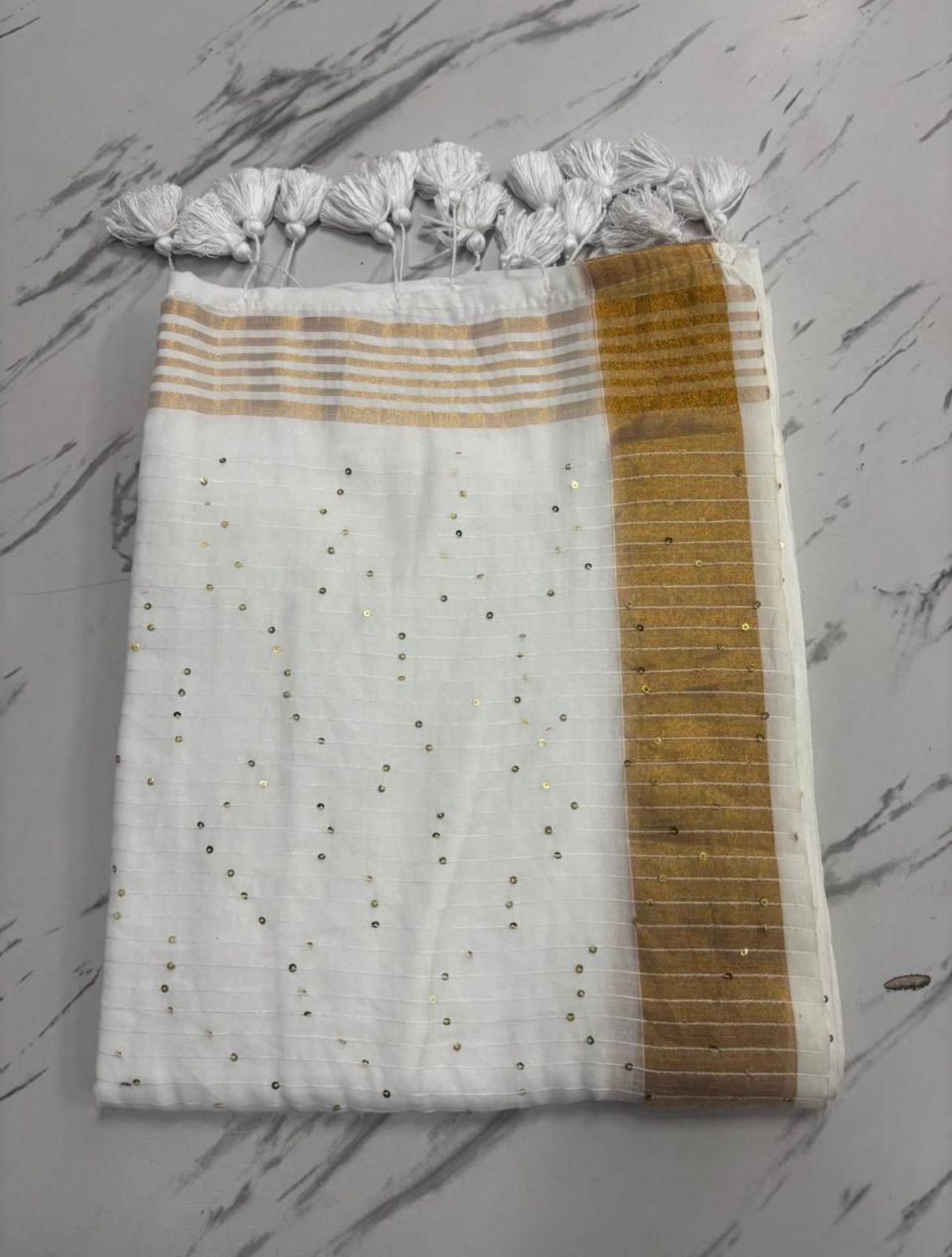 Elegant Mul Cotton Saree with Sequinned Pallu & Zari Borders