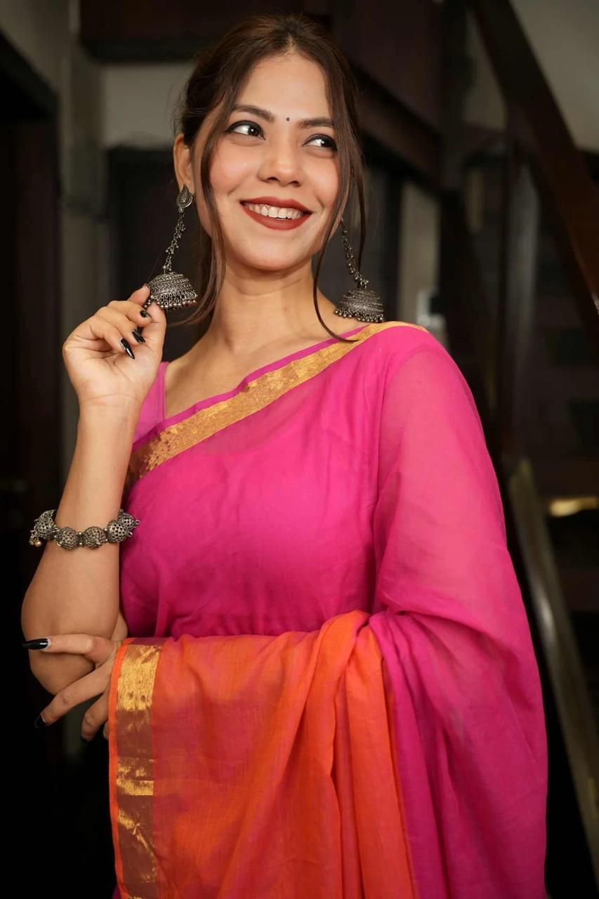 Dual-Shaded Mul Cotton Saree with Zari Border & Tassel Pallu